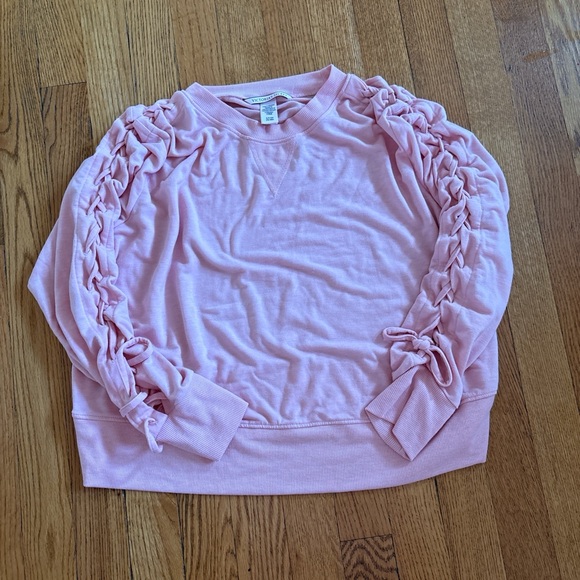 Victoria's Secret Tops - Victoria's Secret Peach Braided Sleeve Tee🩵